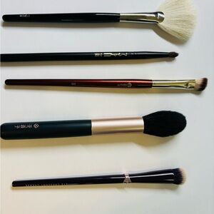 Professional Makeup Brush Set - Black and Gold